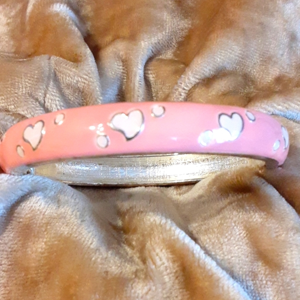 Vintage 2 tone pink enamel heart bangle bracelet. Silver tone metal, hinged.